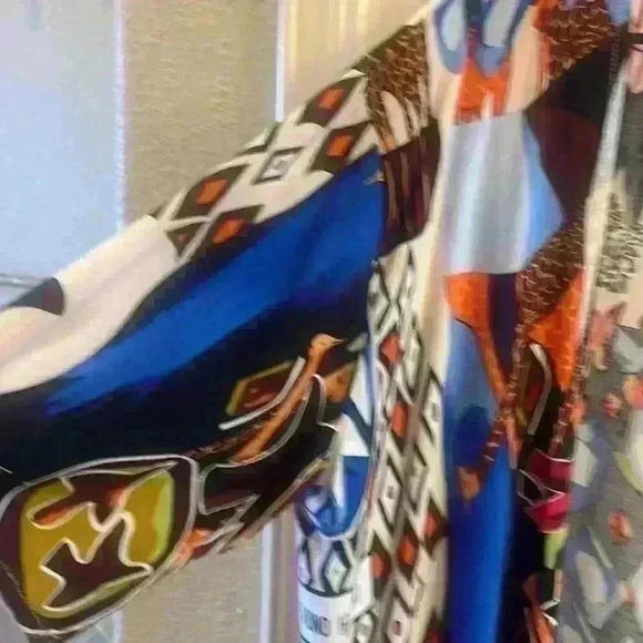 Women’s light flowy kimono. Shorter sleeves, bright colors! One size fits most. - Picture 4 of 5